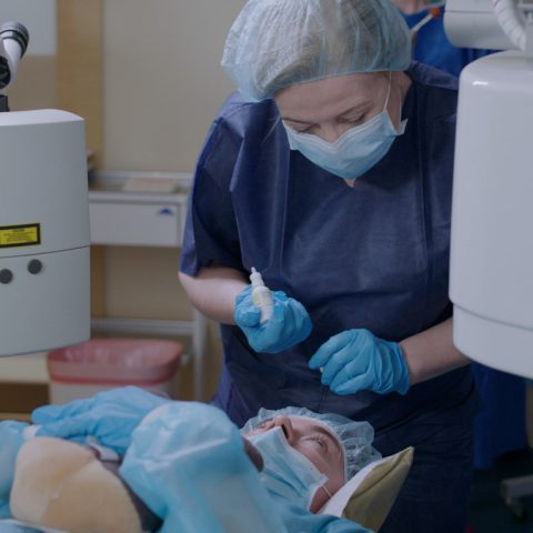 Czy zabieg laserowej korekcji wzroku boli?