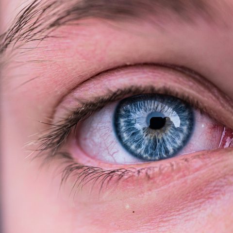 Jakie soczewki kontaktowe na suche oko?