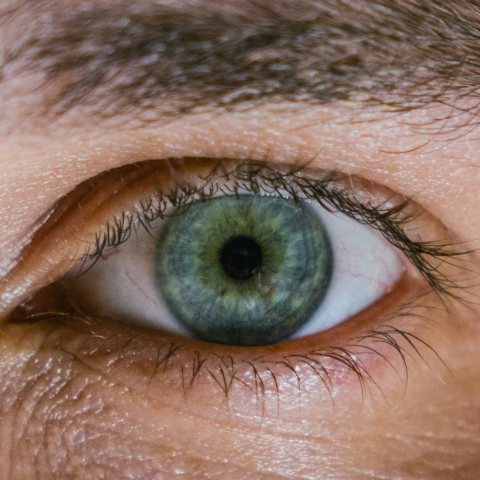 Opuchnięte oczy – przyczyny i sposoby leczenia