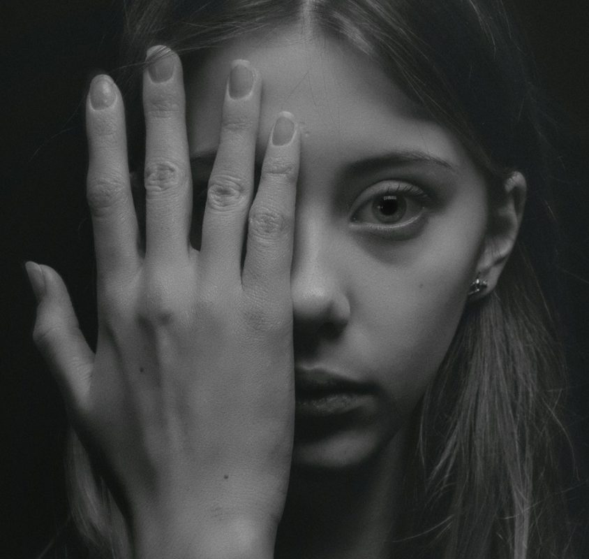 Anizokoria – co to jest? Przyczyny i sposoby leczenia