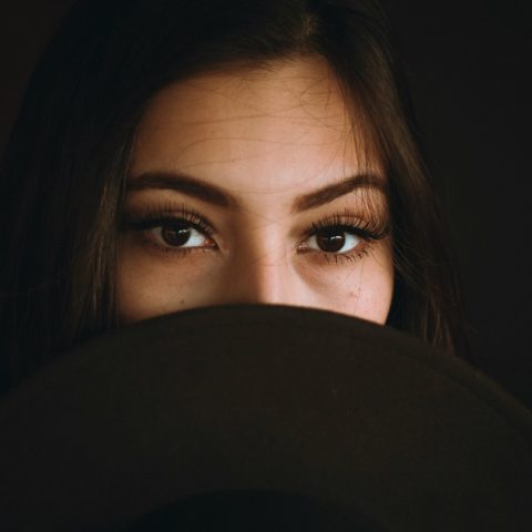 Ciało obce w oku – jak się go pozbyć?