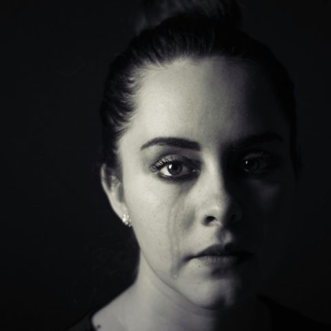 Nadmierne łzawienie oczu – przyczyny i leczenie