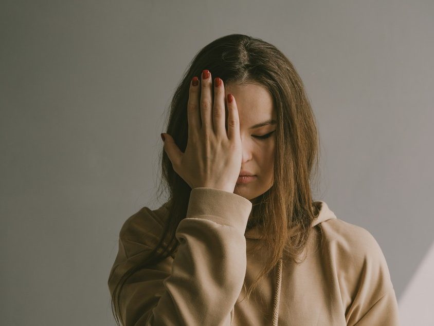 Ból oczodołu – skąd się bierze?